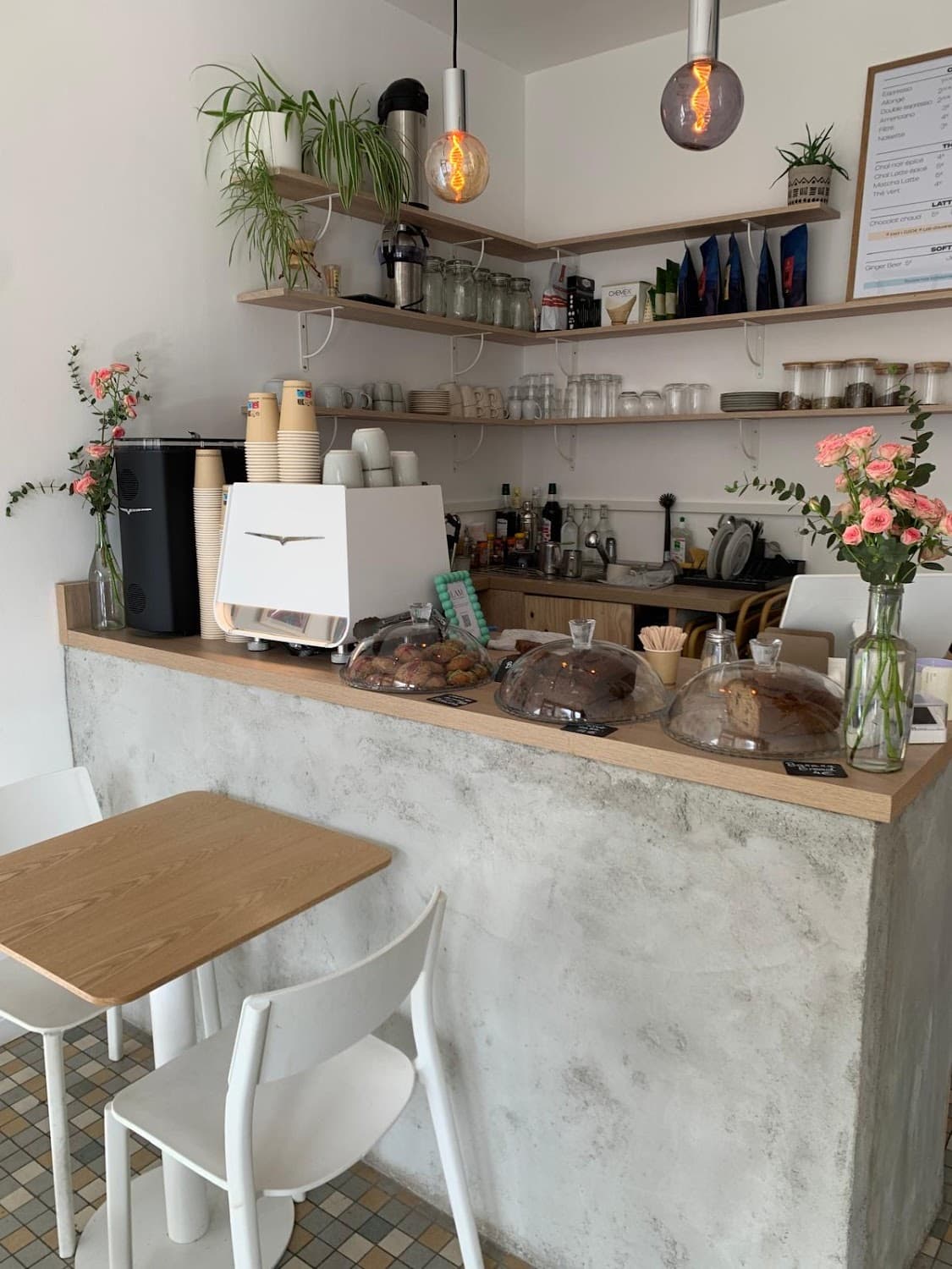 011 Café — specialty coffee shop in Paris (photo 1)