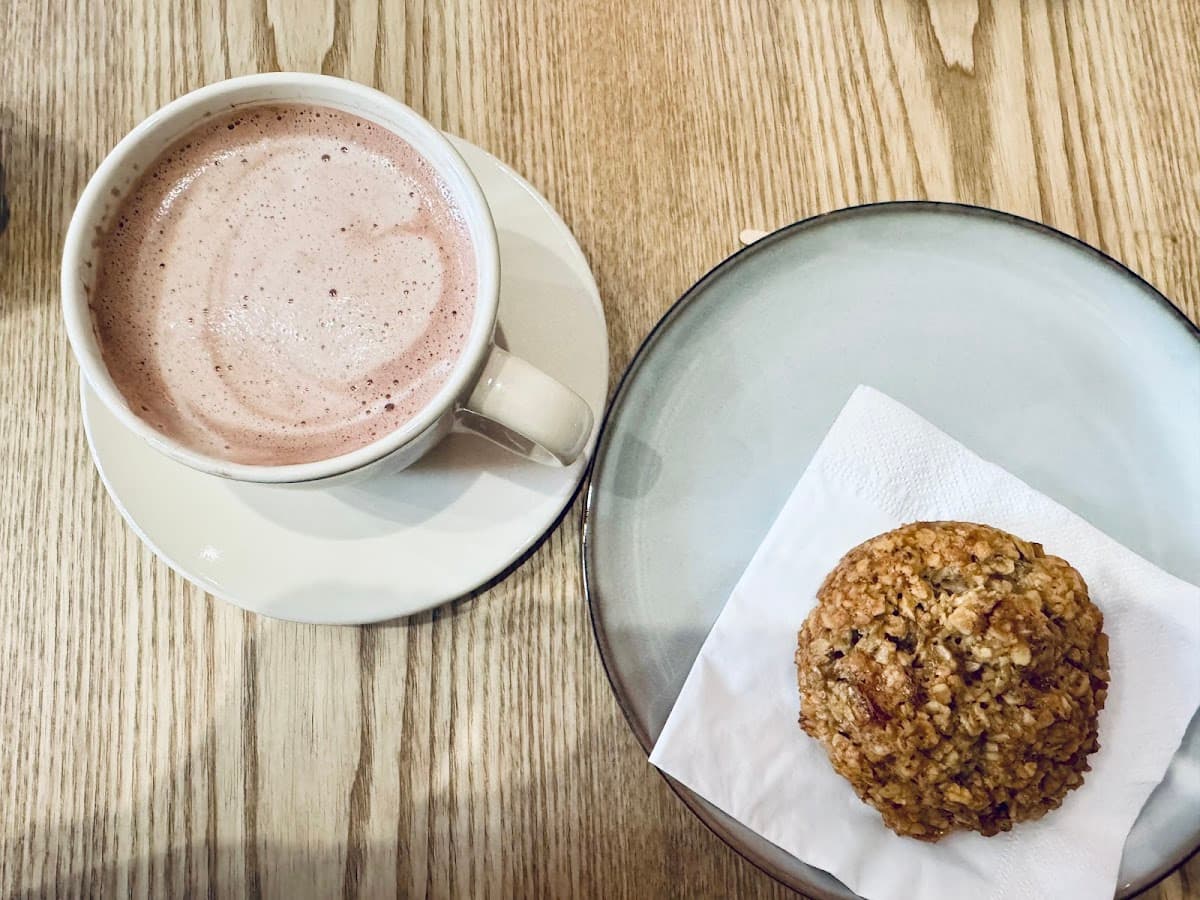 011 Café — specialty coffee shop in Paris (photo 2)