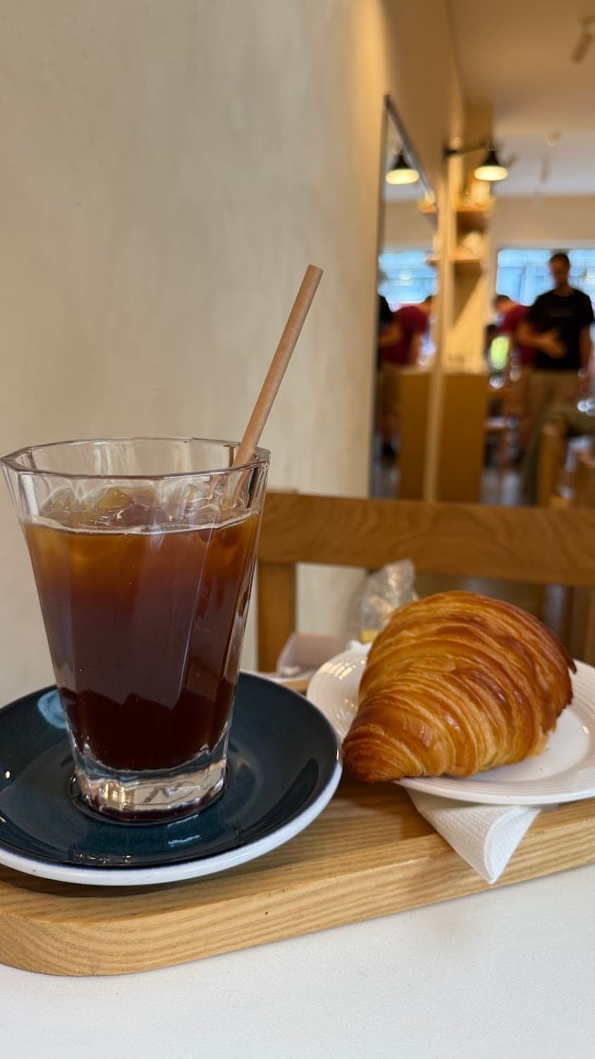 AKA Coffee Shop — specialty coffee shop in Paris (photo 1)