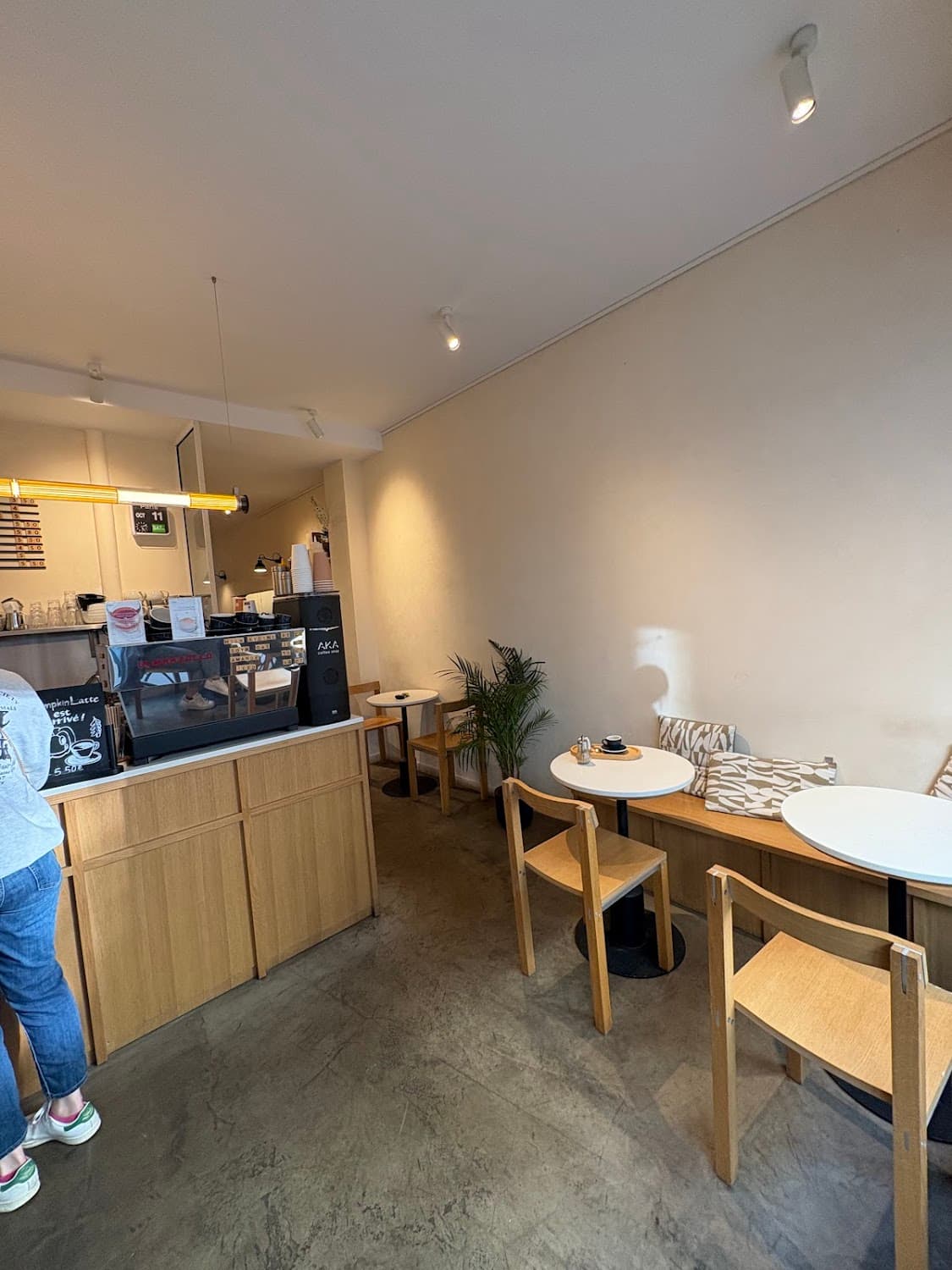 AKA Coffee Shop — specialty coffee shop in Paris (photo 7)
