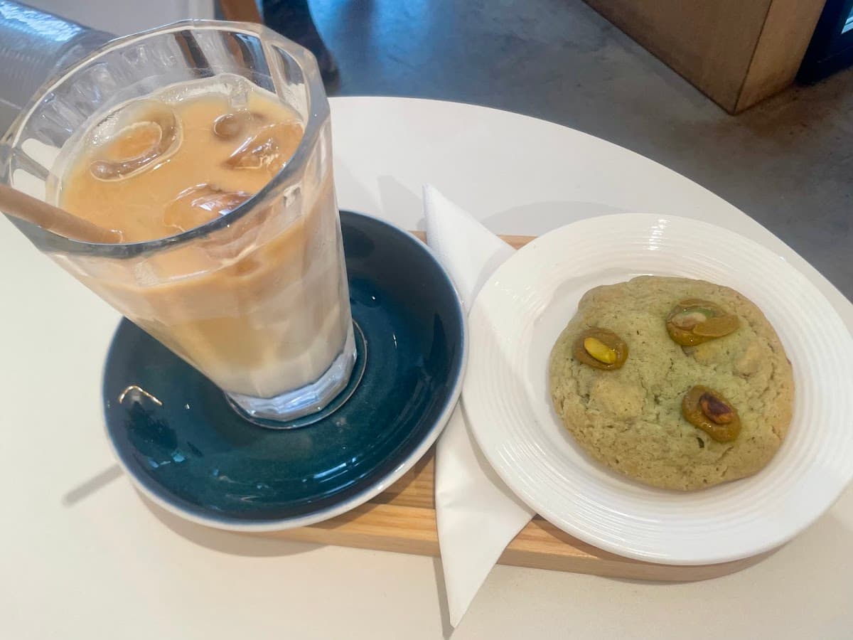 AKA Coffee Shop — specialty coffee shop in Paris (photo 5)