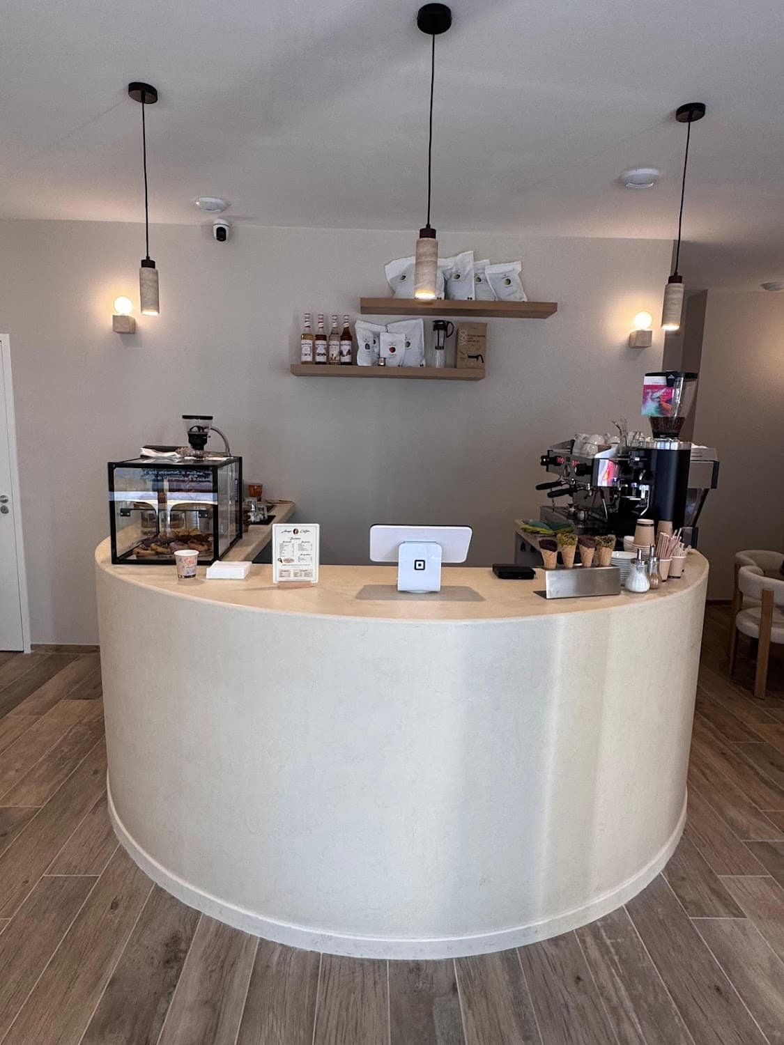 Anaya Coffee — specialty coffee shop in Paris (photo 1)