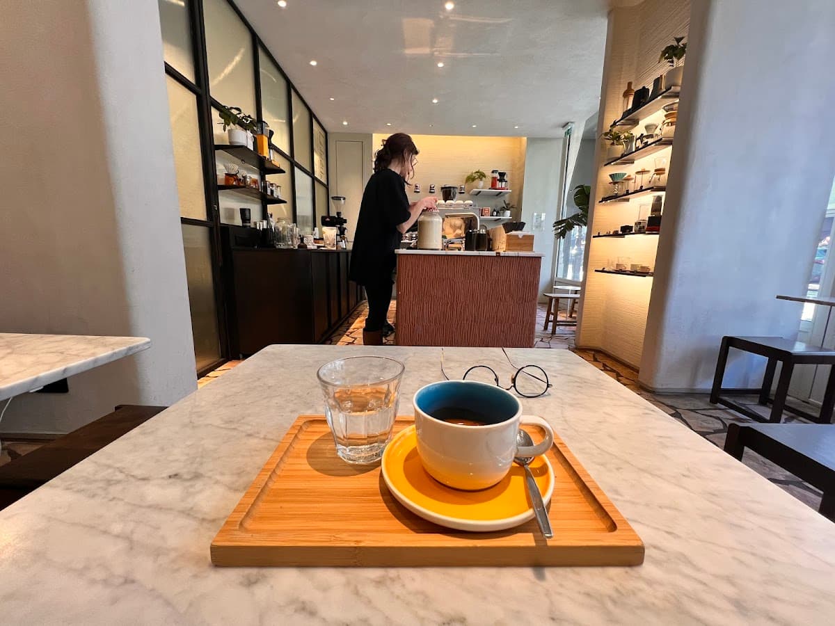 Araku - Rue de Bretagne — specialty coffee shop in Paris (photo 3)