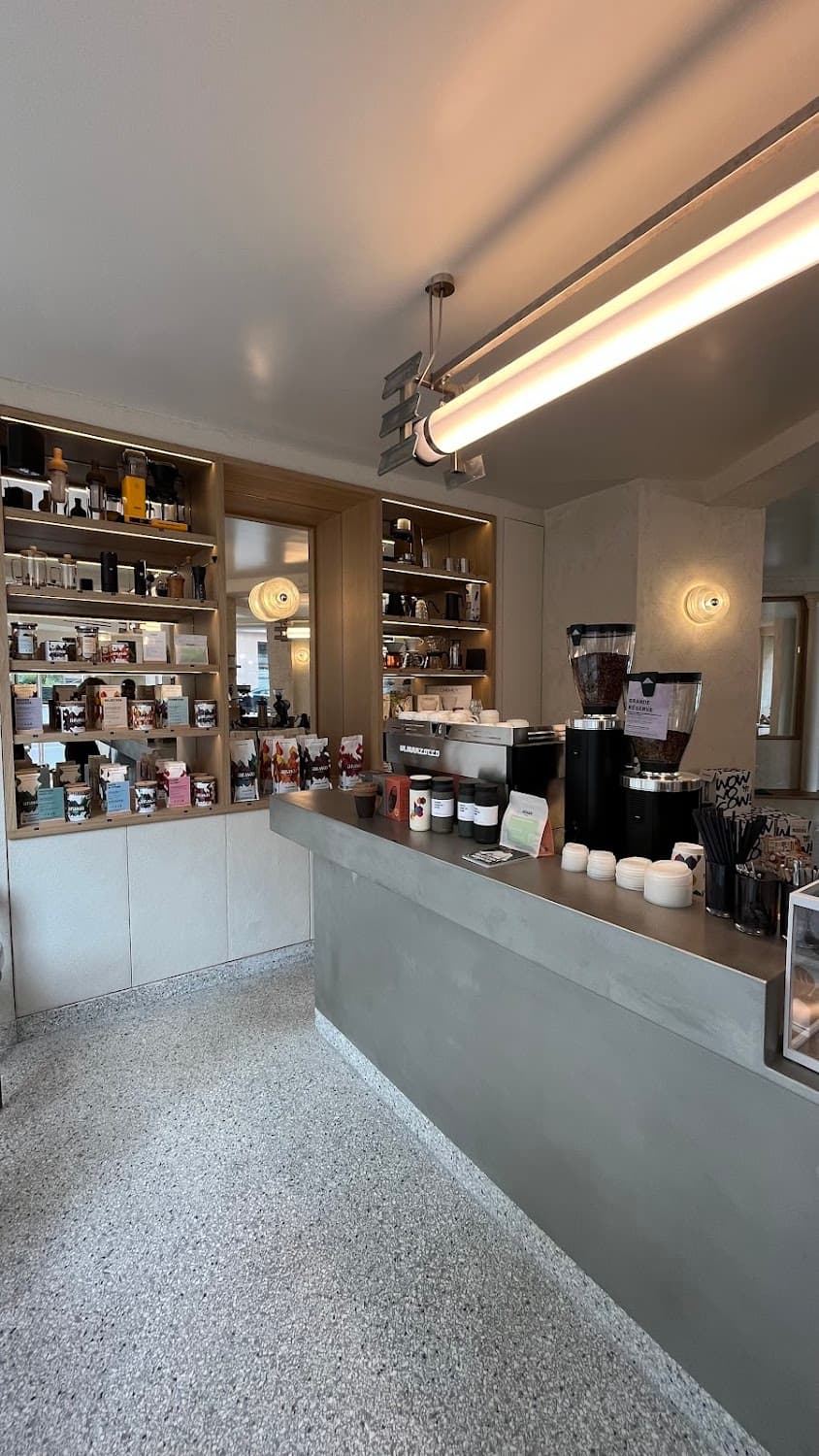 Araku - Rue Ferdinand Flocon — specialty coffee shop in Paris (photo 2)