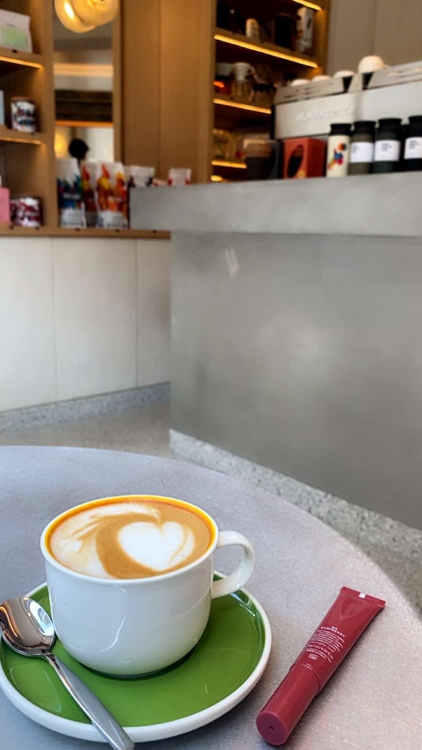 Araku - Rue Ferdinand Flocon, specialty coffee shop in Paris (photo 3)