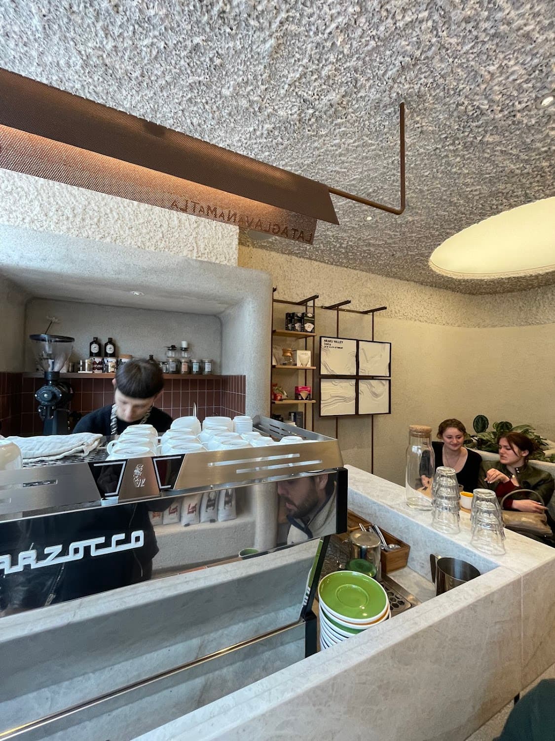 Araku - Rue Soufflot, specialty coffee shop in Paris (photo 5)
