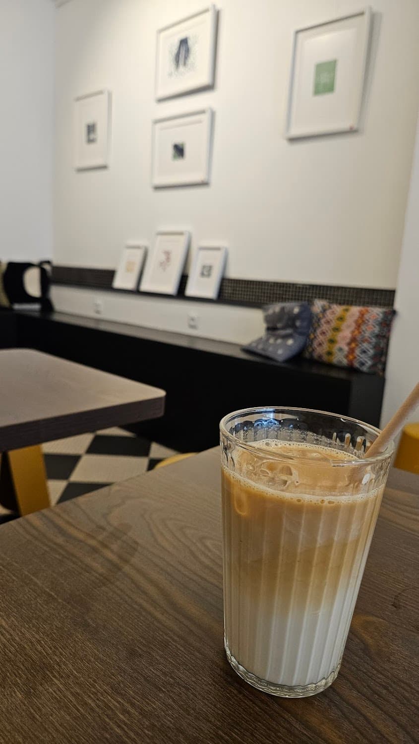 Artsy Coffee — specialty coffee shop in Paris (photo 3)