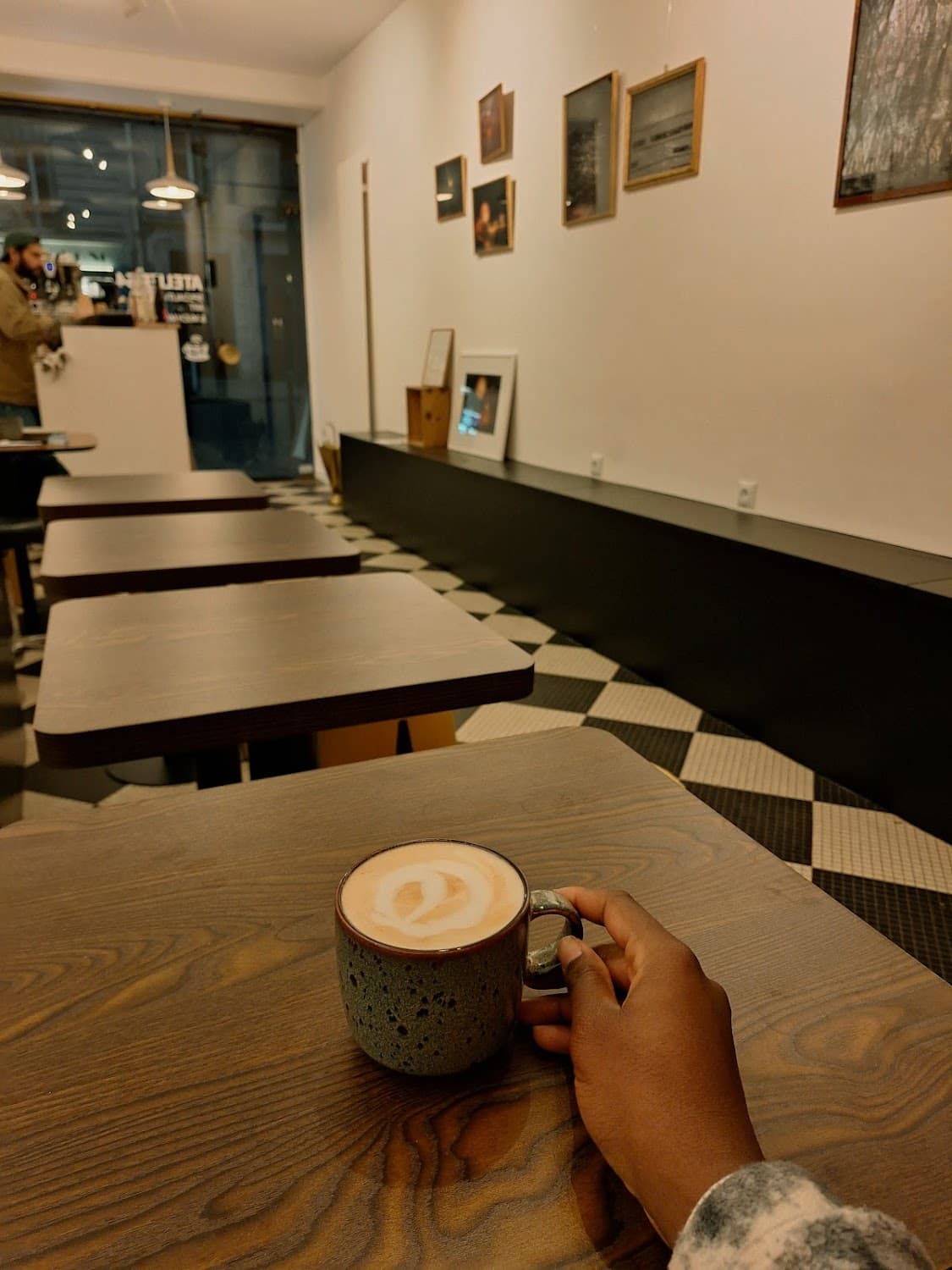 Artsy Coffee — specialty coffee shop in Paris (photo 2)