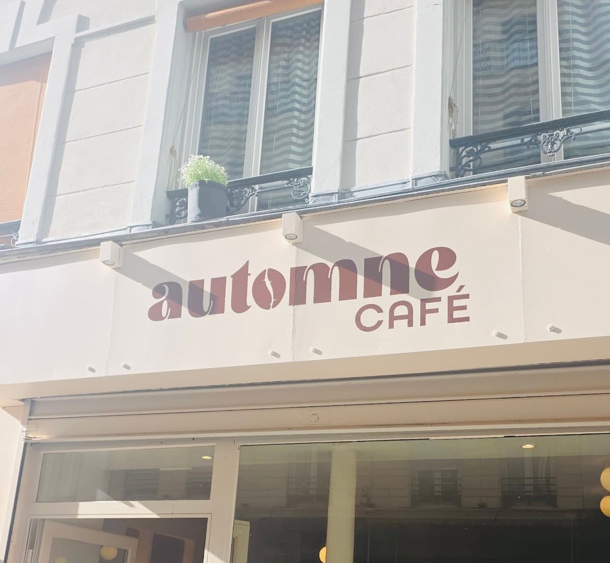 Automne café — specialty coffee shop in Paris (photo 7)