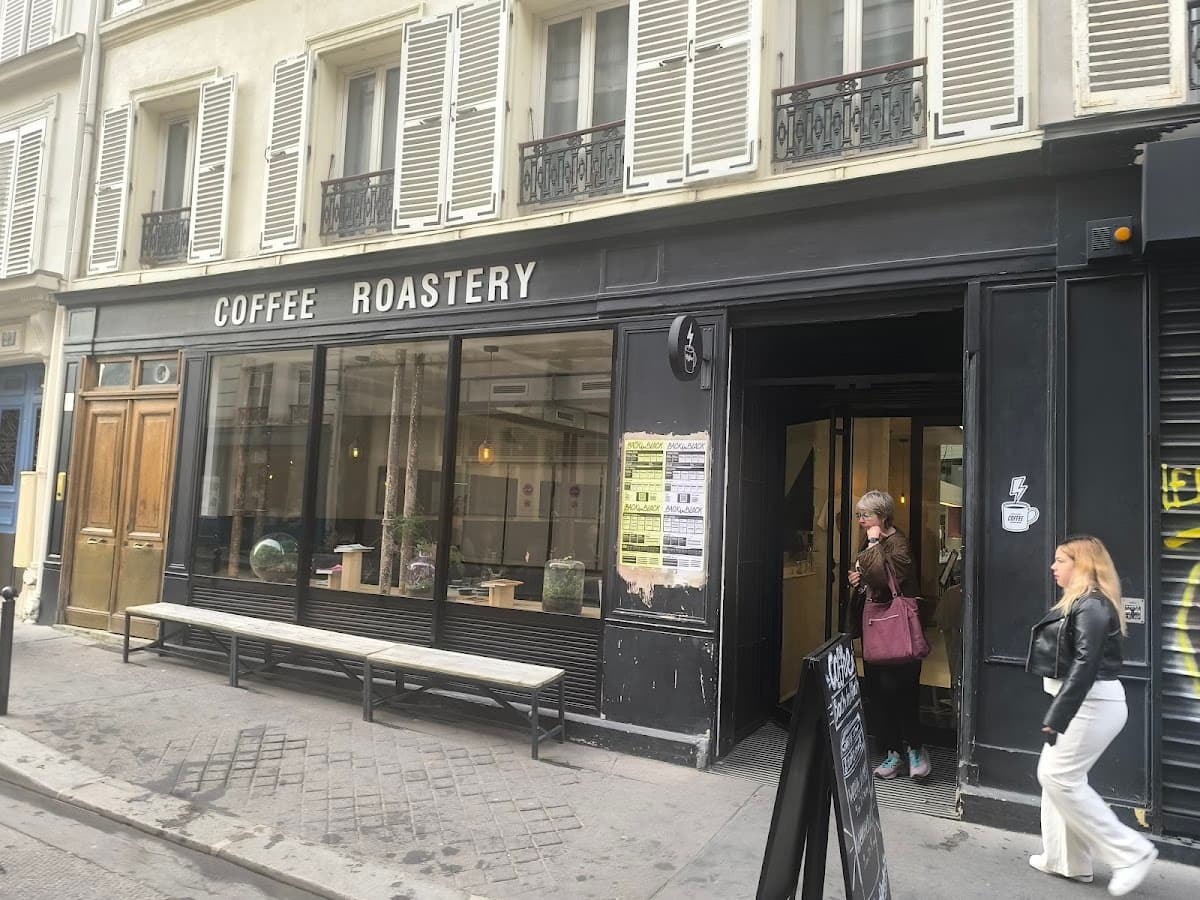 Back in Black — specialty coffee shop in Paris (photo 1)