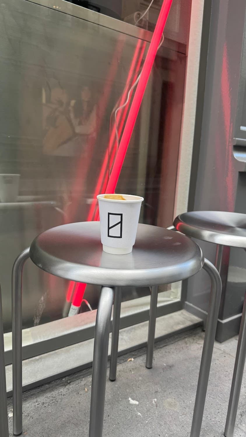 Base Coffee — specialty coffee shop in Paris (photo 1)