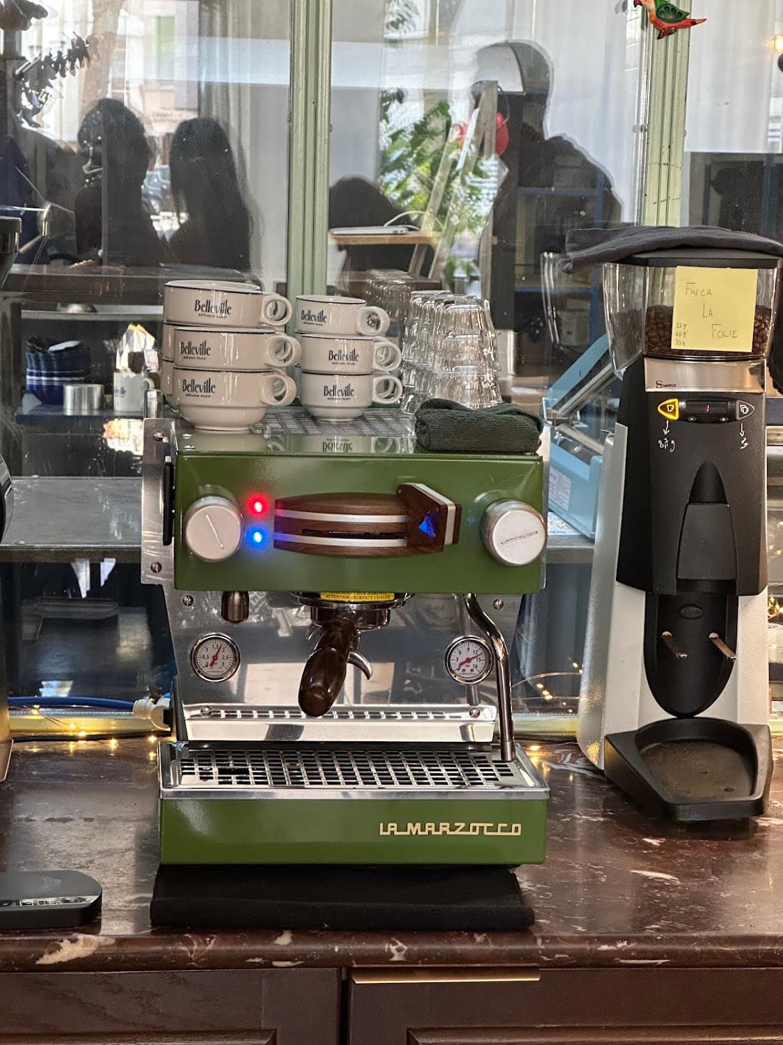 Belleville Brûlerie, specialty coffee shop in Paris (photo 5)