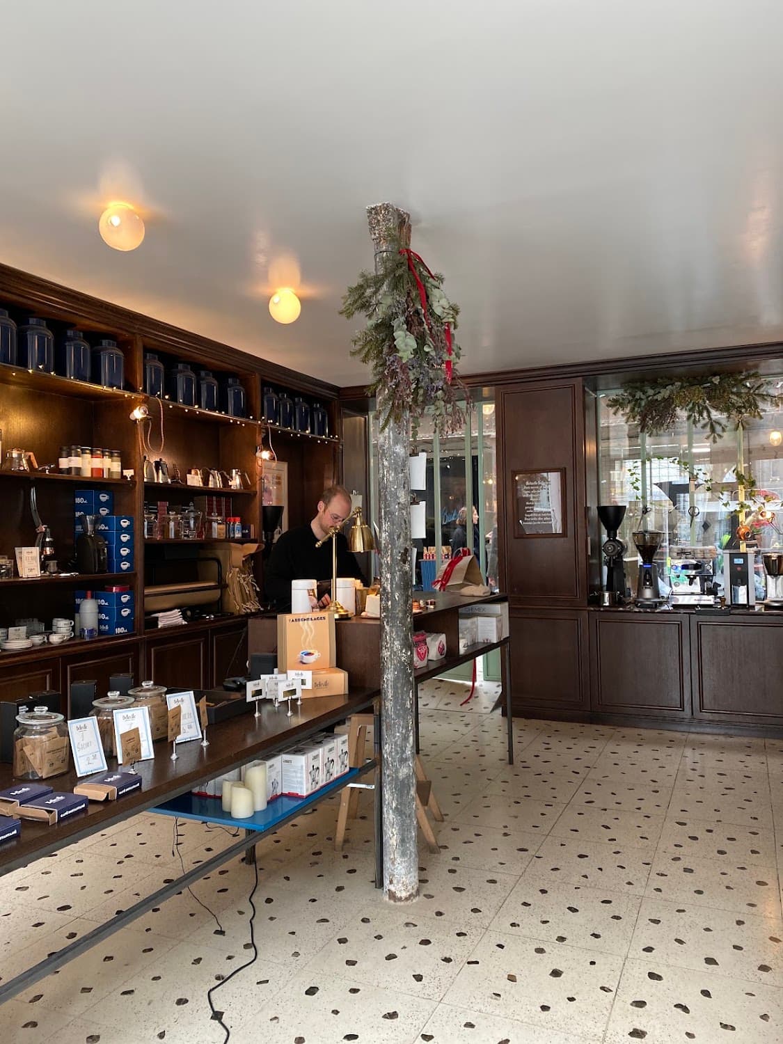 Belleville Brûlerie, specialty coffee shop in Paris (photo 8)