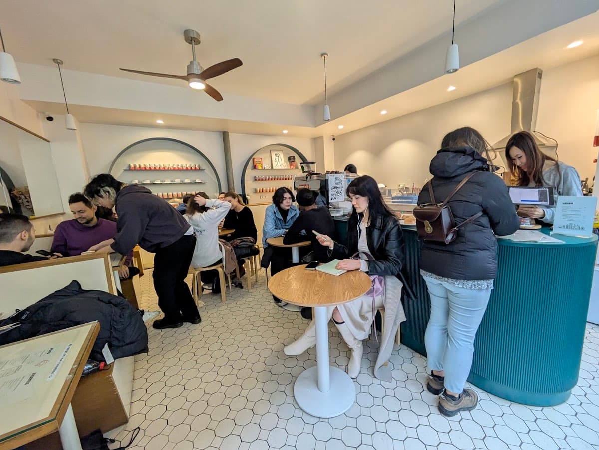 BING SUTT — specialty coffee shop in Paris (photo 7)
