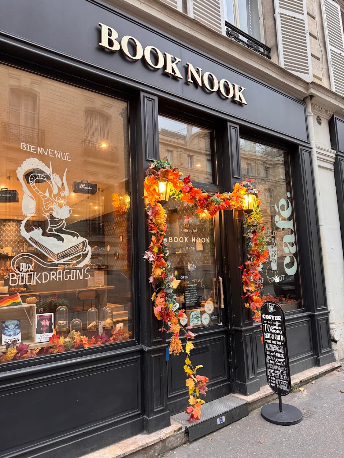 BKNK | Book Nook, specialty coffee shop in Paris