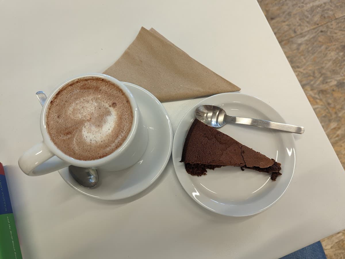 Blombos – Atelier & Coffee Shop — specialty coffee shop in Paris (photo 4)