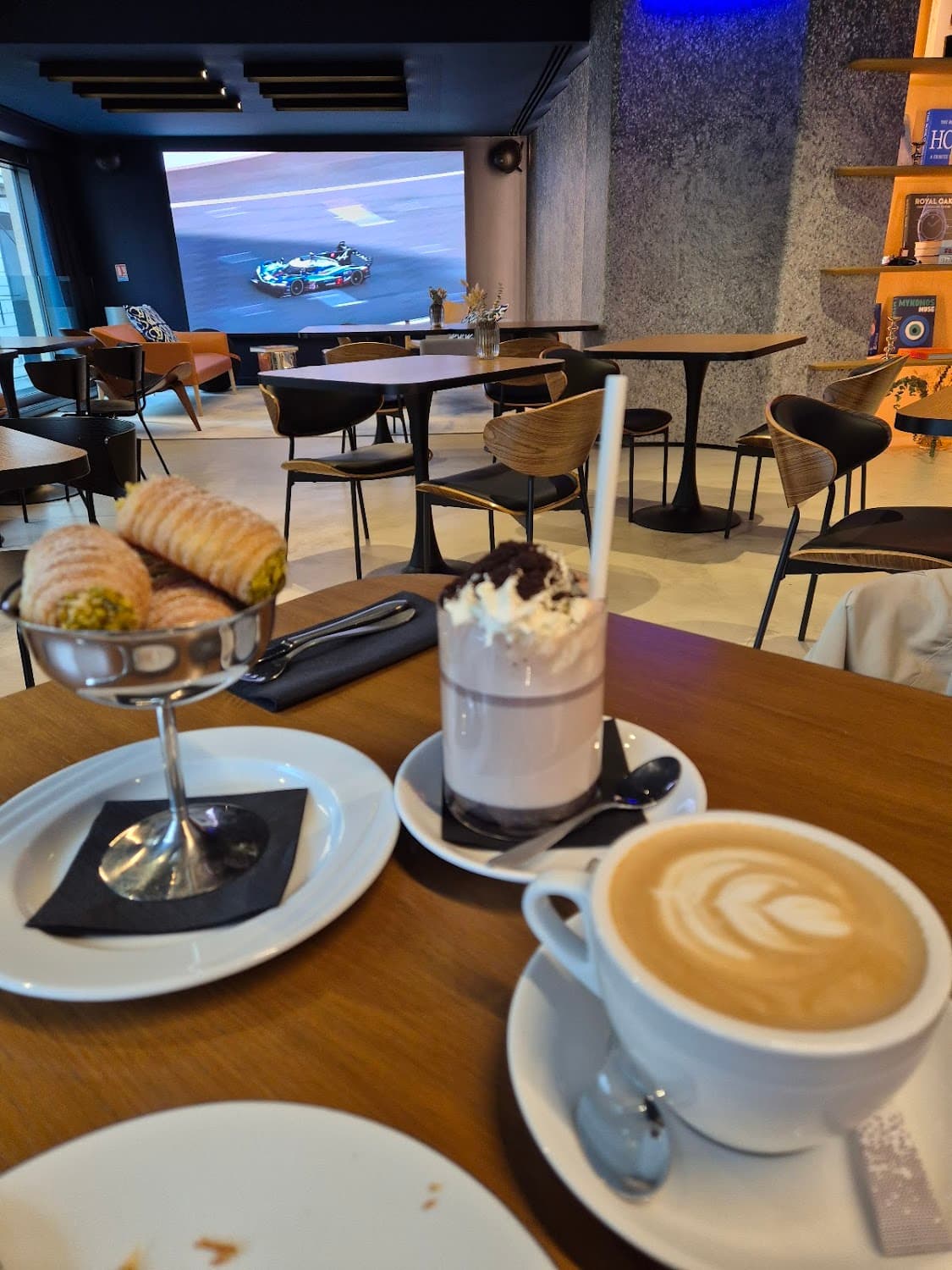 Blu — specialty coffee shop in Paris (photo 7)
