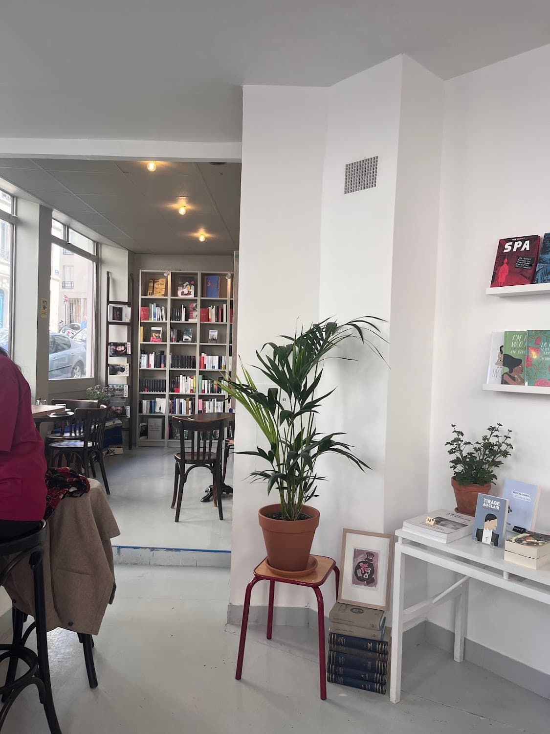 Bokbar — specialty coffee shop in Paris (photo 1)