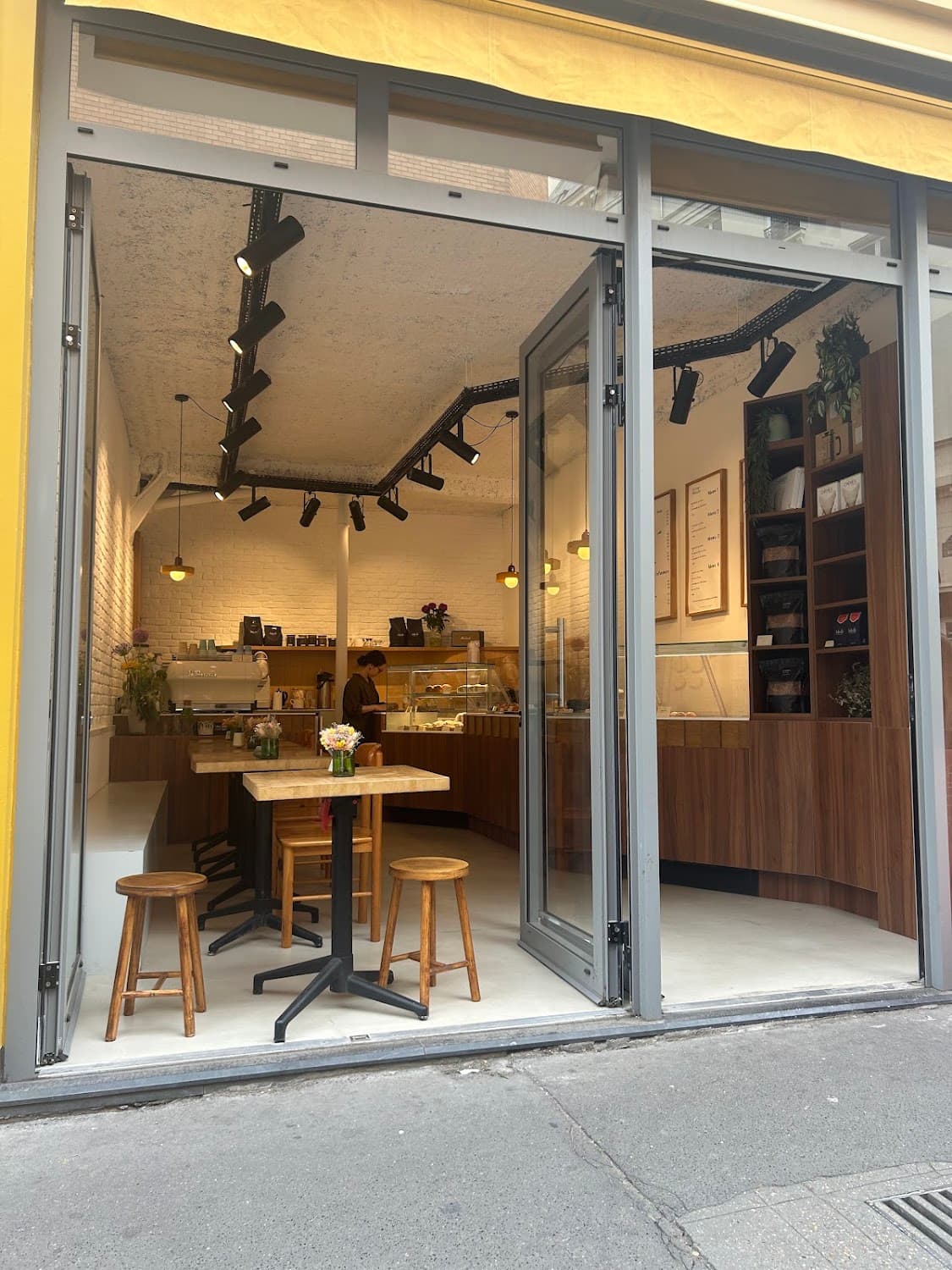 Broken Biscuits — specialty coffee shop in Paris (photo 4)
