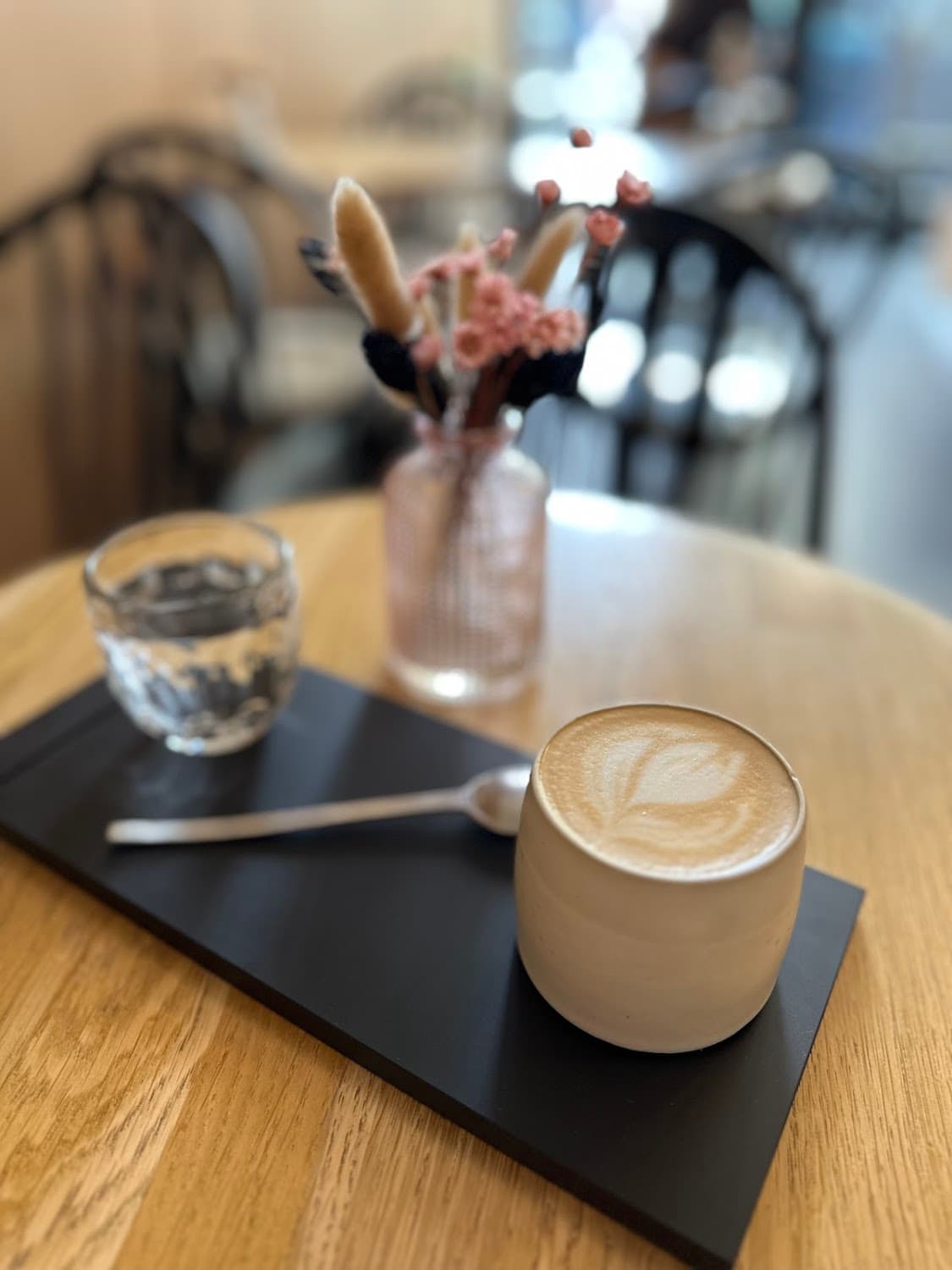 Café Caractère — specialty coffee shop in Paris (photo 2)