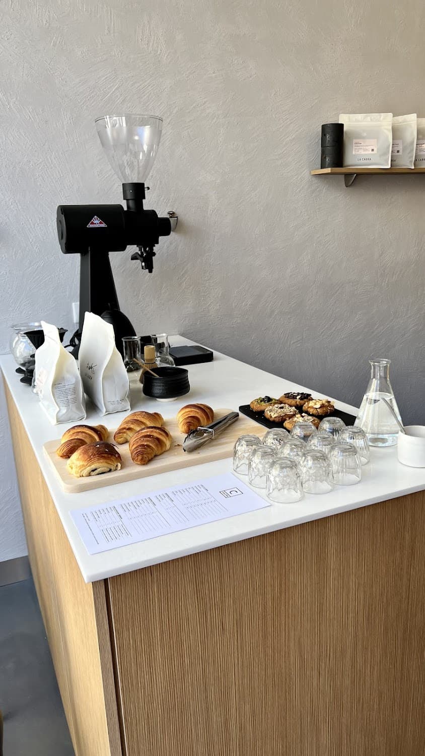Café Caractère — specialty coffee shop in Paris (photo 7)