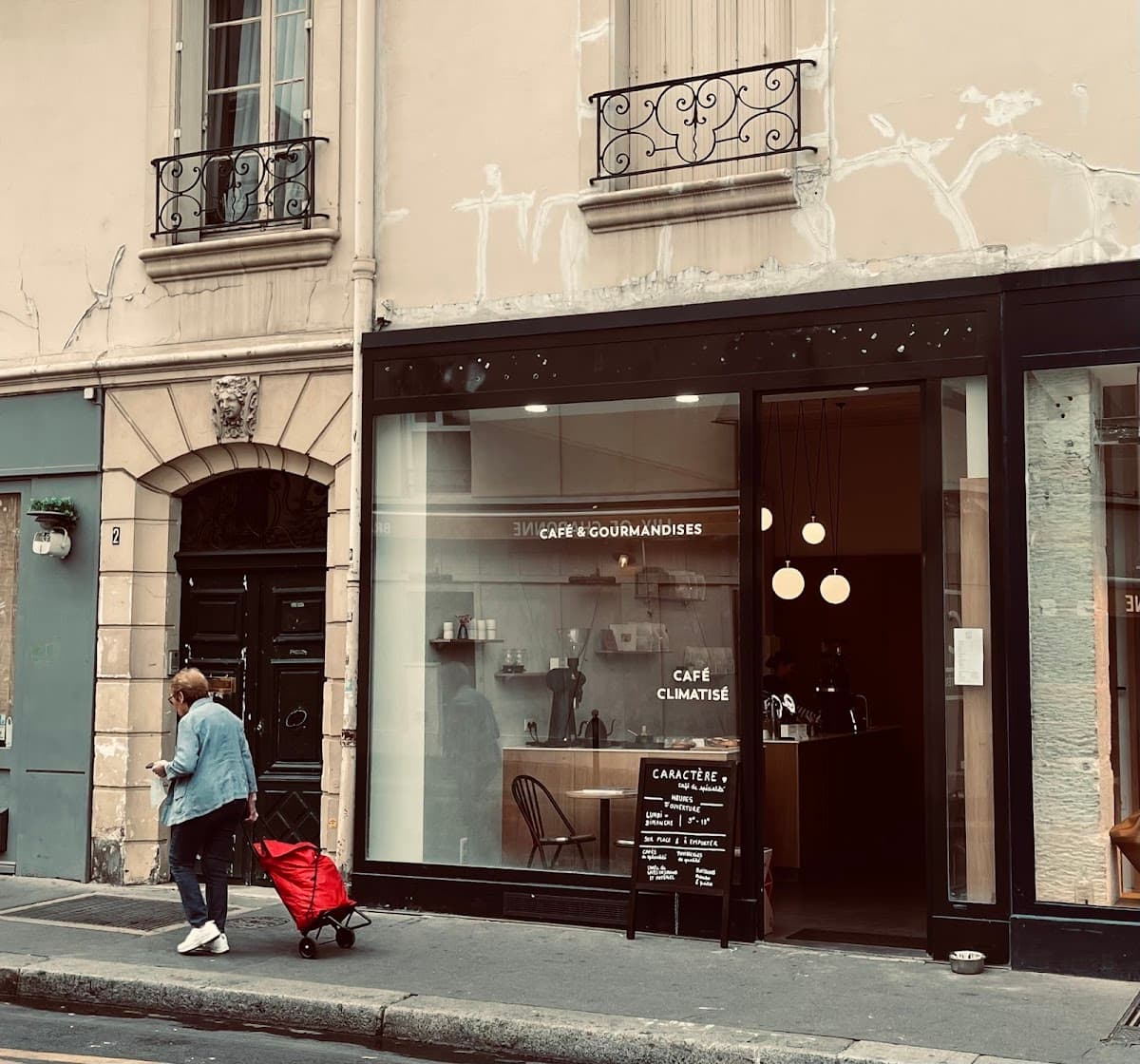 Café Caractère — specialty coffee shop in Paris (photo 6)