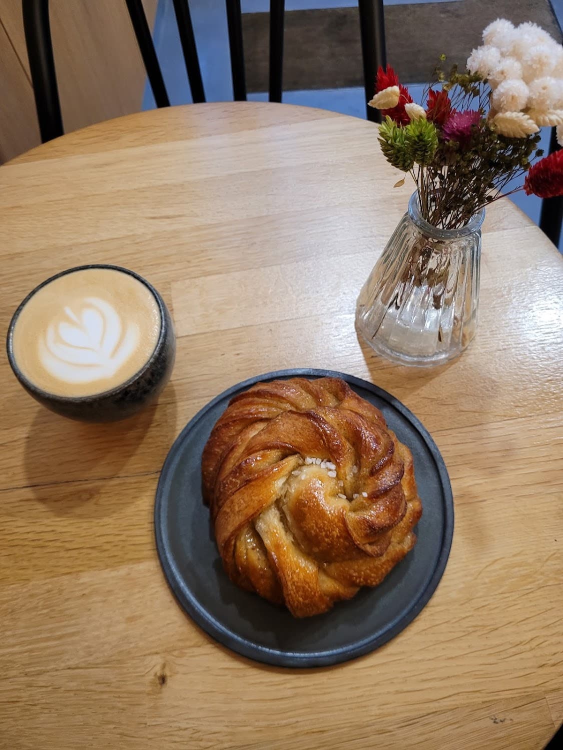 Caractère, specialty coffee shop in Paris (photo 7)