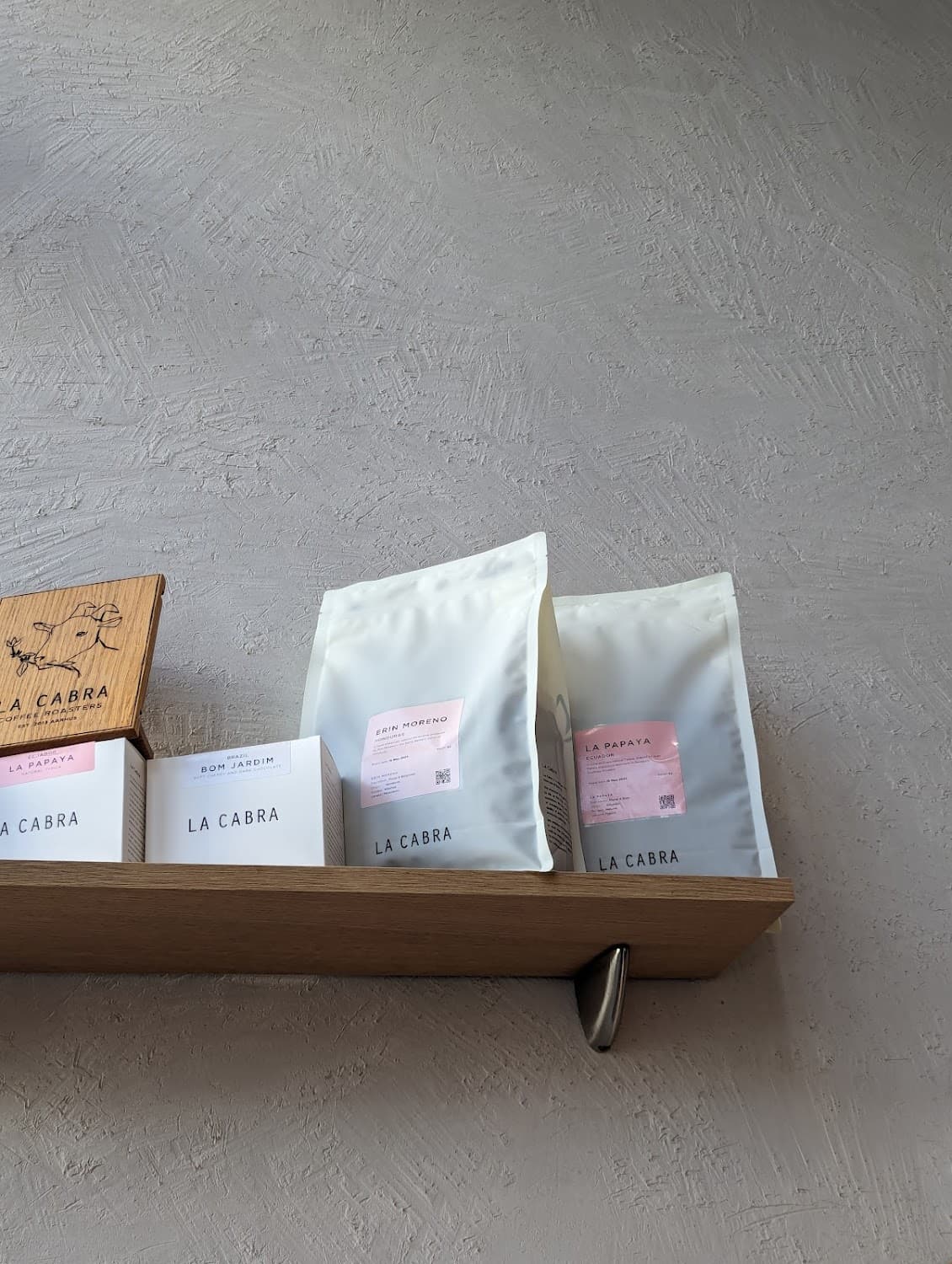 Caractère, specialty coffee shop in Paris (photo 8)