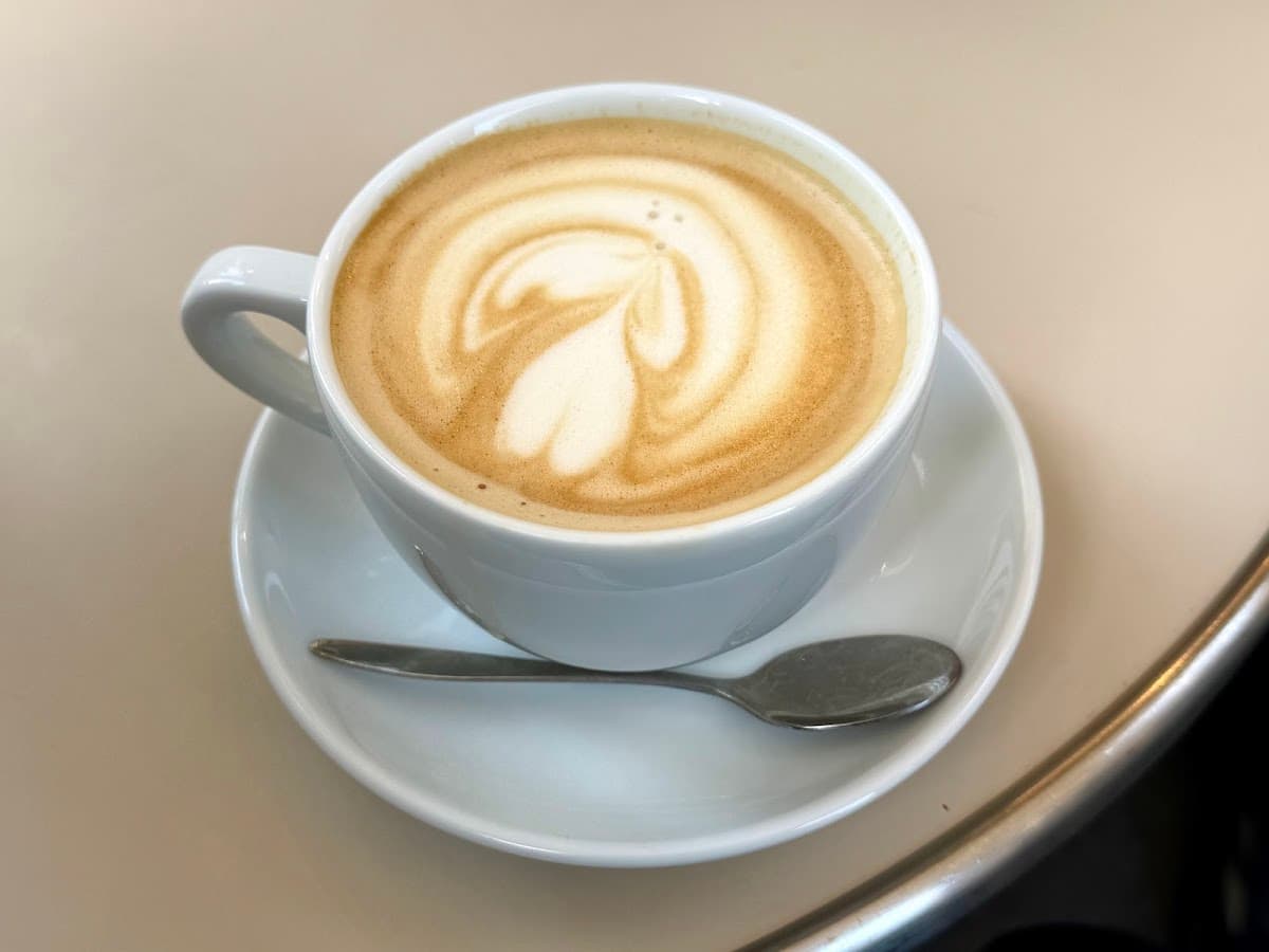 Café Dose Paris • Lamarck — specialty coffee shop in Paris (photo 1)