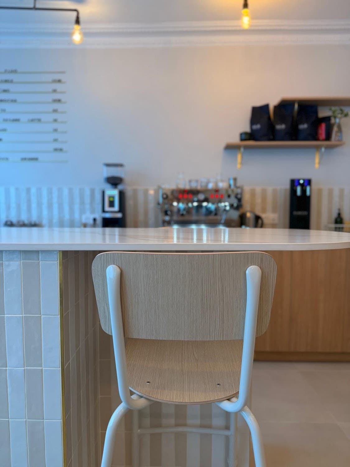 Fluo — specialty coffee shop in Paris (photo 1)
