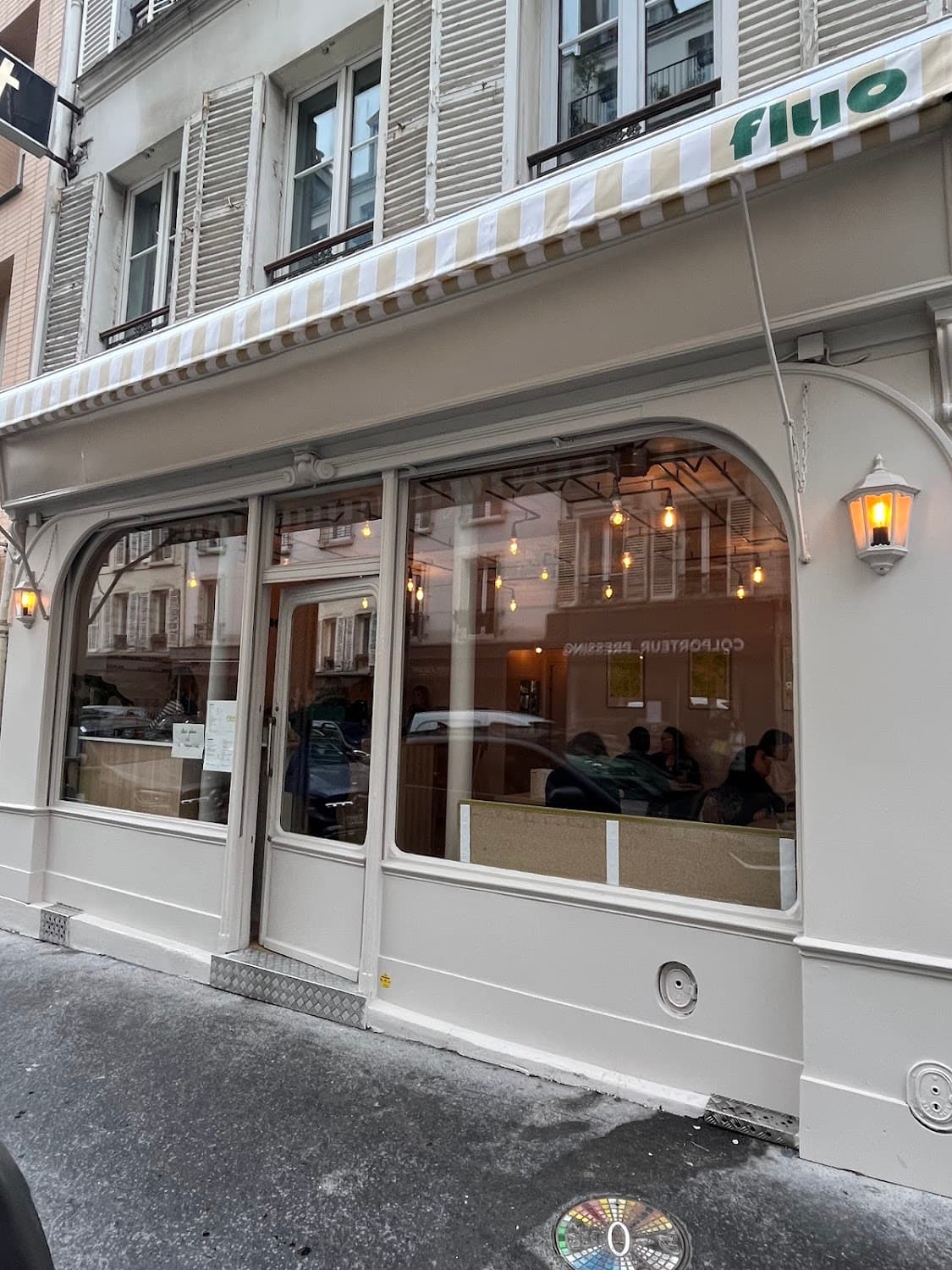 Fluo, specialty coffee shop in Paris