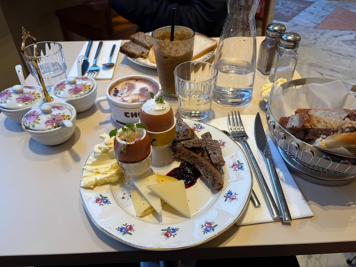 Café Gizèle, coffee shop restaurant — specialty coffee shop in Paris (photo 2)