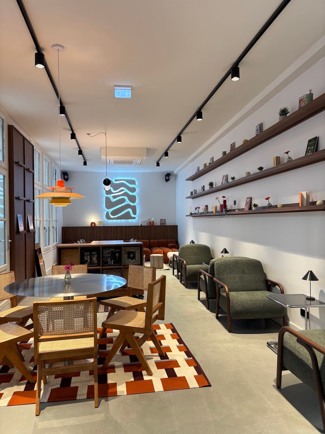 Café Home — specialty coffee shop in Paris (photo 1)