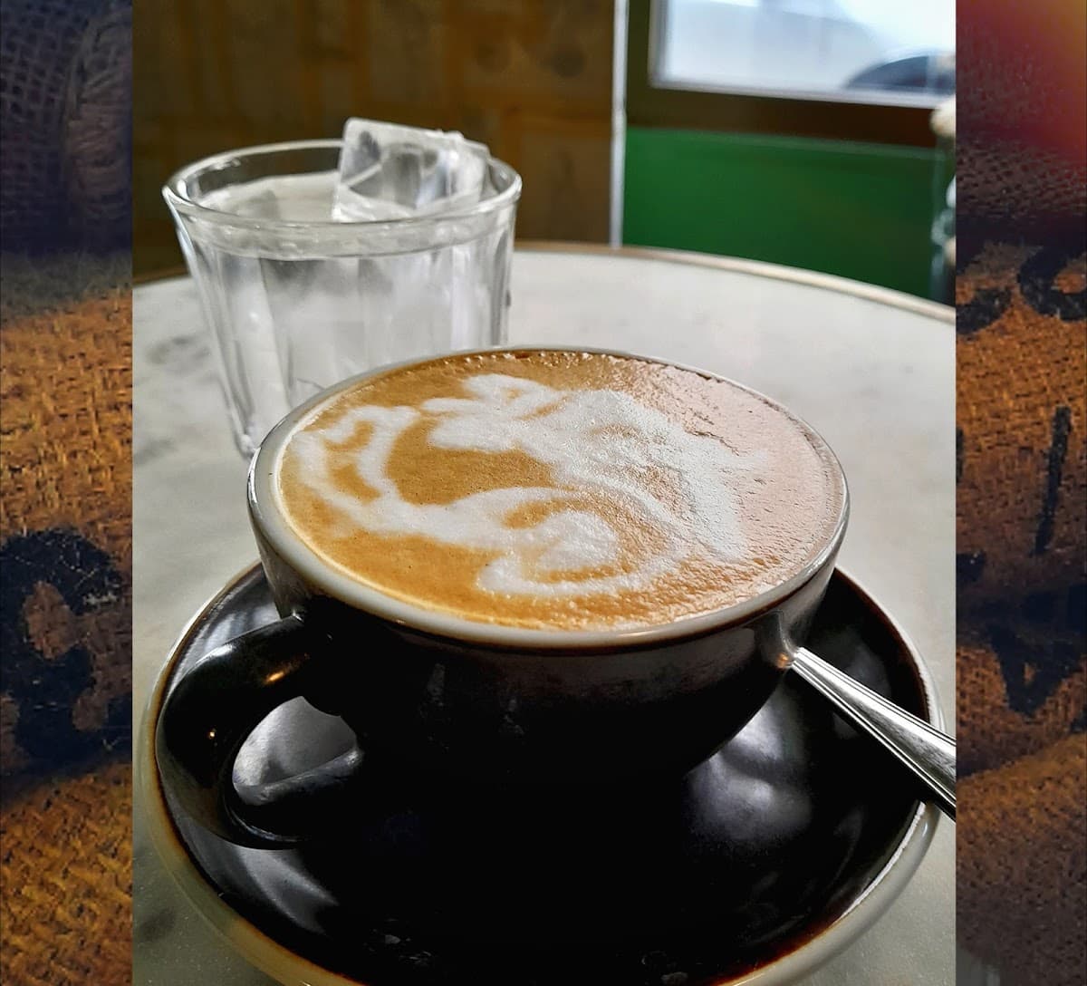 Café La Lune Verte — specialty coffee shop in Paris (photo 7)