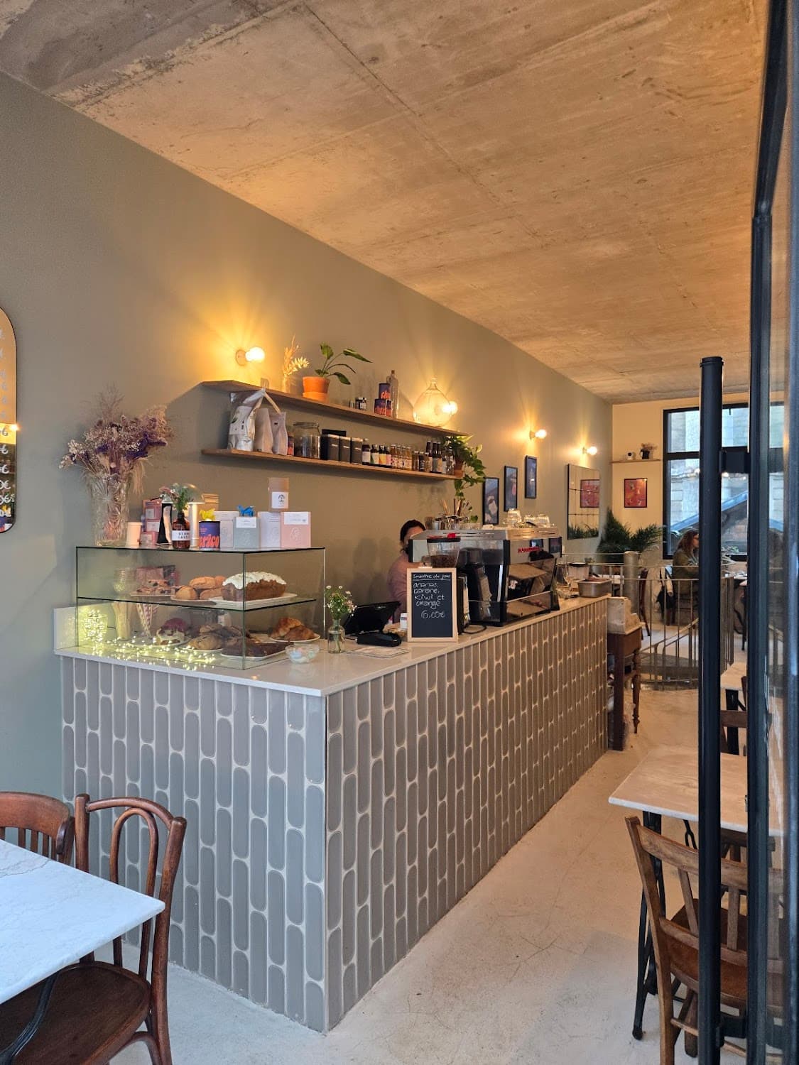 Café Lune — specialty coffee shop in Paris (photo 1)