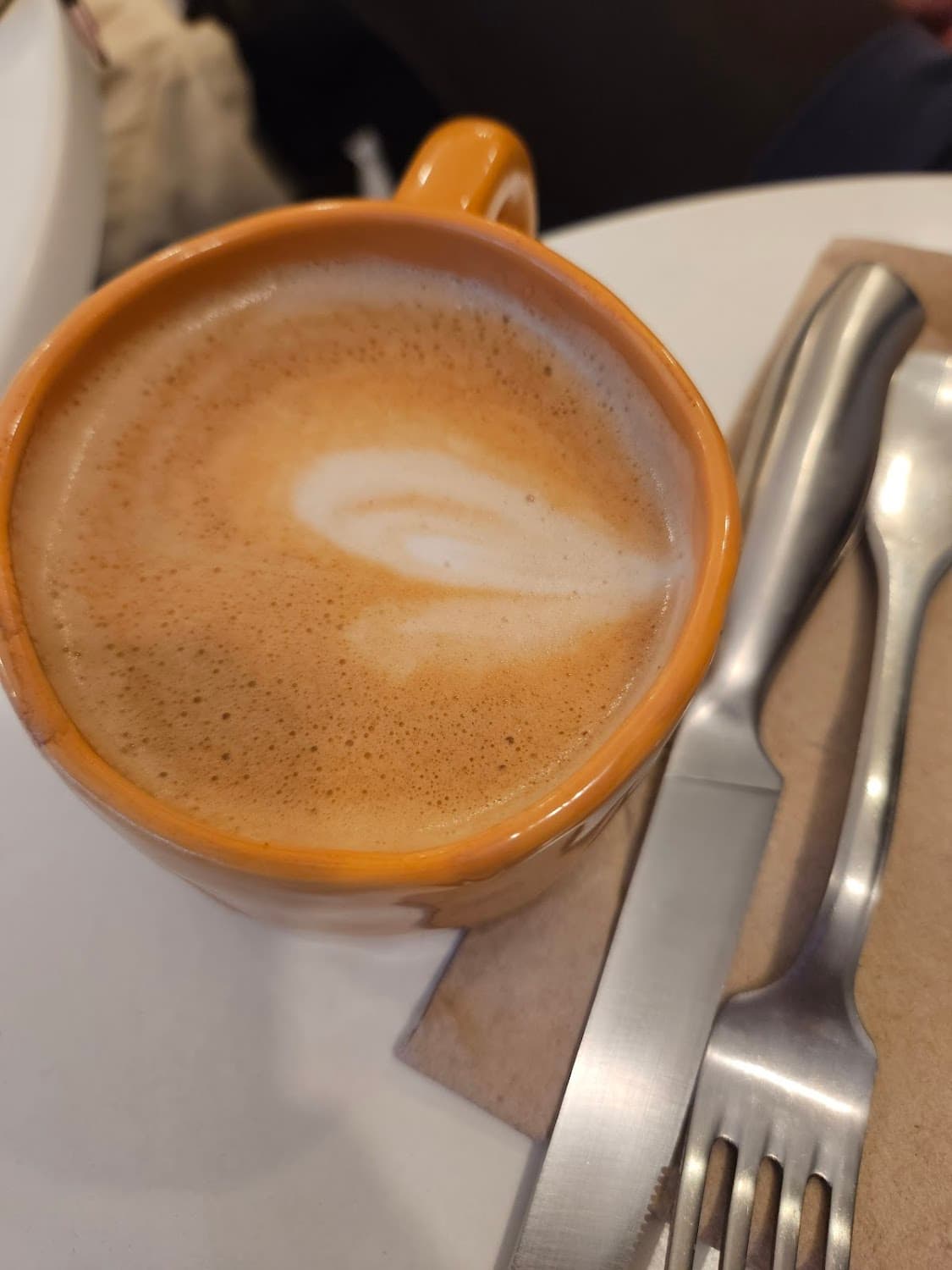 Café Madam — specialty coffee shop in Paris (photo 4)