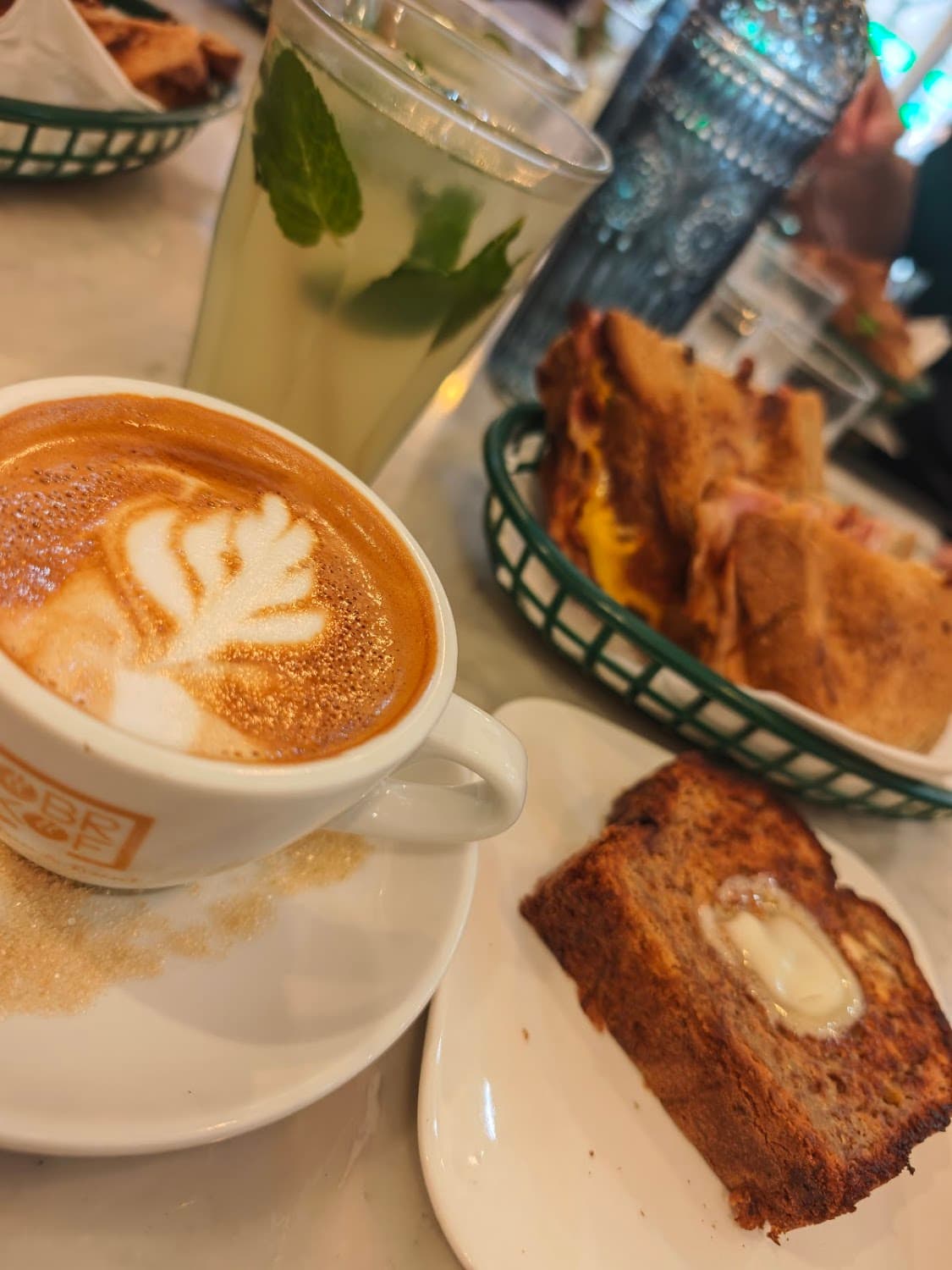 Café Obrkof — specialty coffee shop in Paris (photo 2)