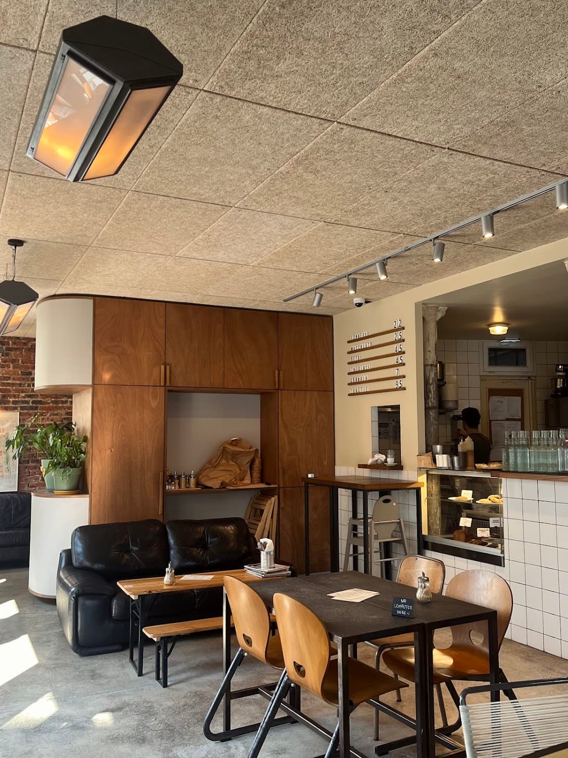 Café Pimpin - Rue des Panoyaux, specialty coffee shop in Paris (photo 3)