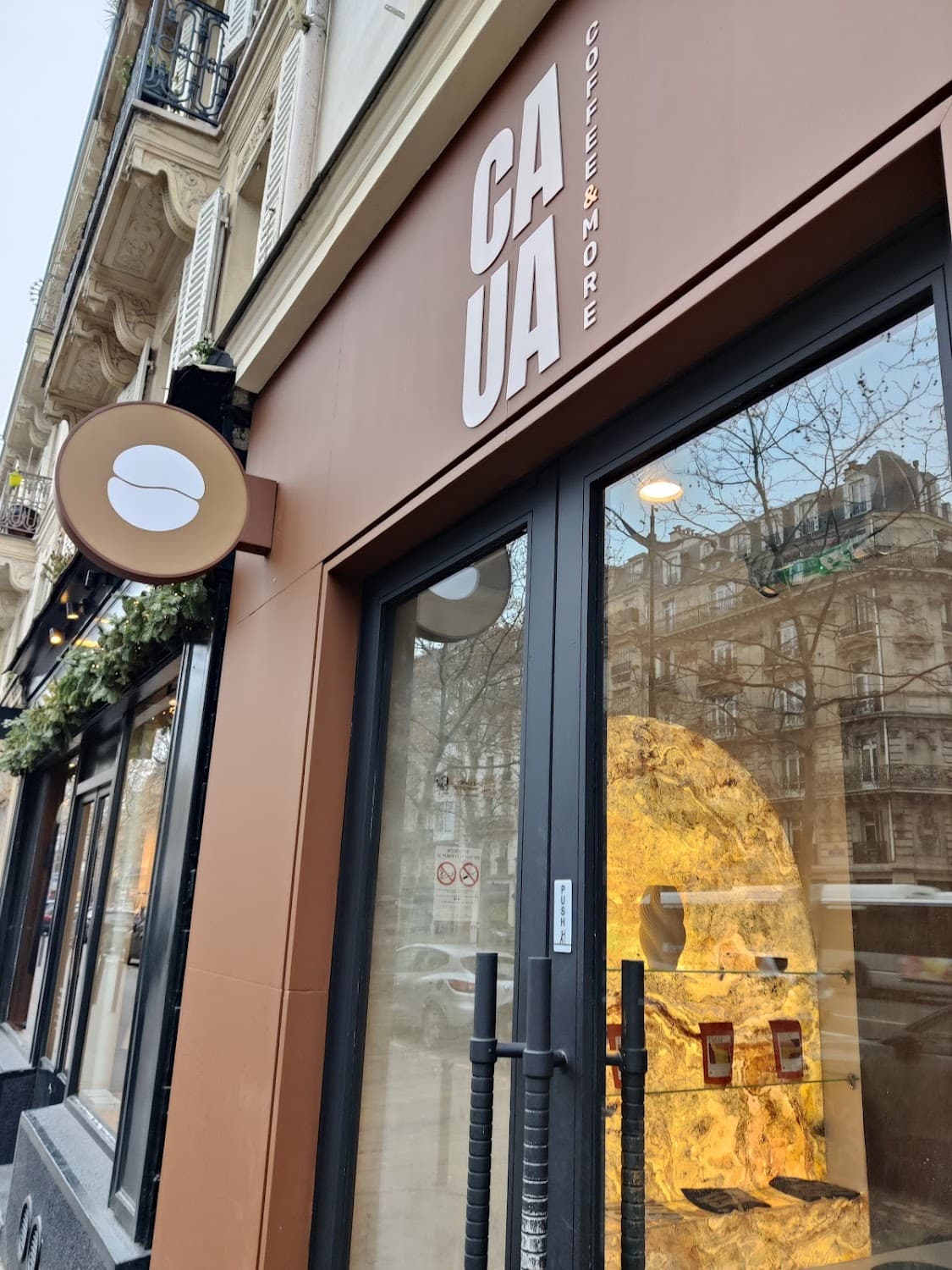 CAUA Coffee — specialty coffee shop in Paris (photo 1)