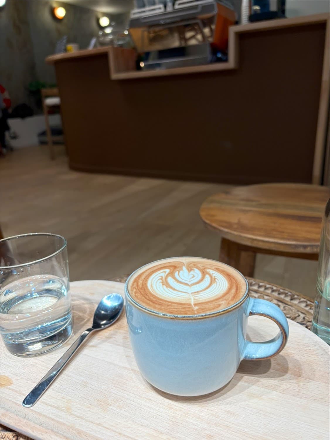 CAUA Coffee — specialty coffee shop in Paris (photo 6)