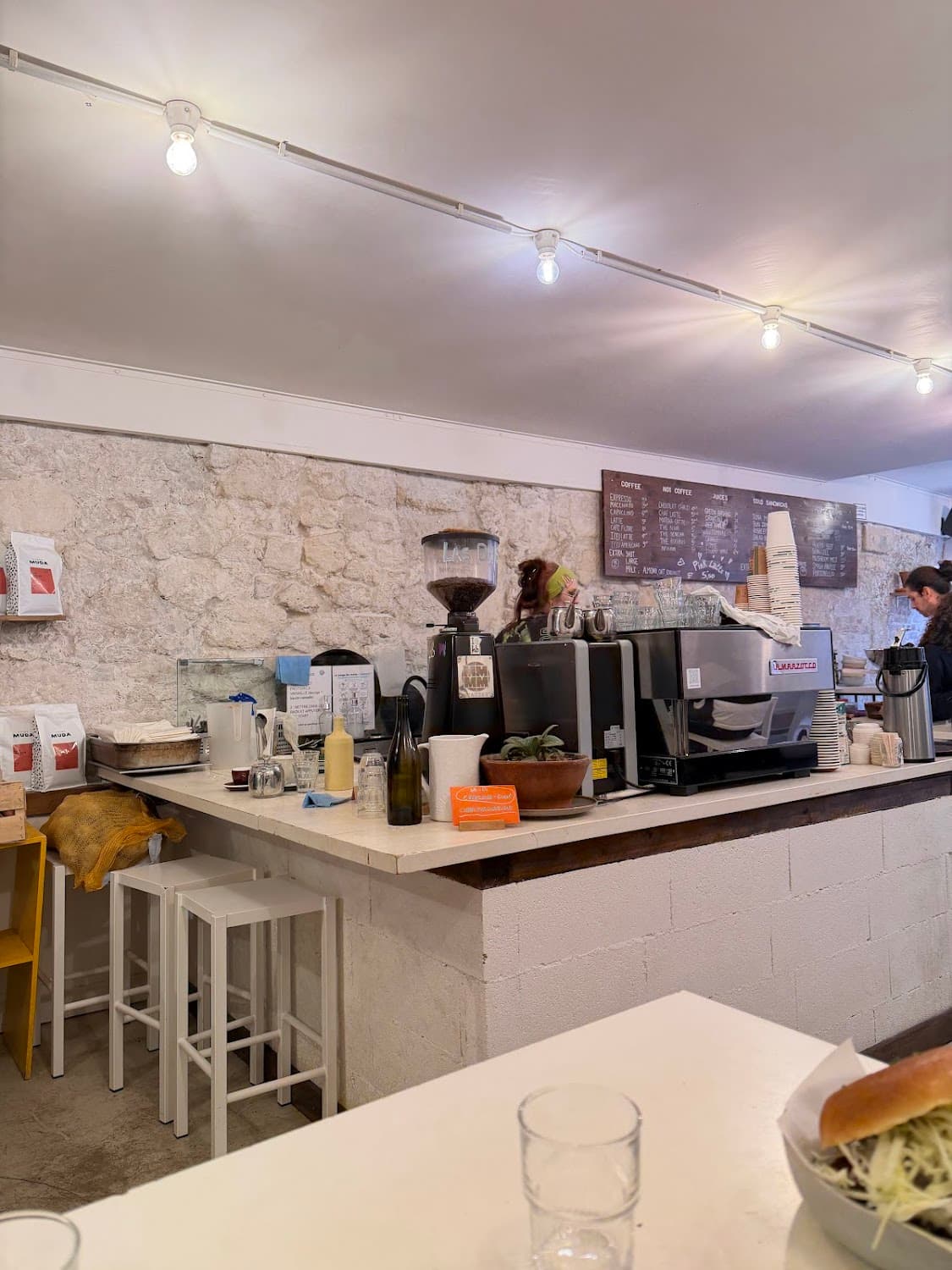 Chanceux — specialty coffee shop in Paris (photo 4)