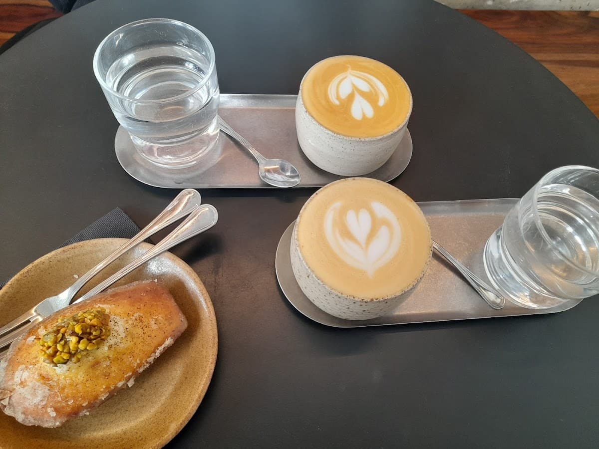 Clove — specialty coffee shop in Paris (photo 2)