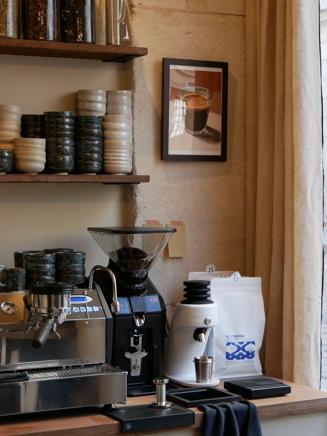 Co. coffee & craft — specialty coffee shop in Paris (photo 4)