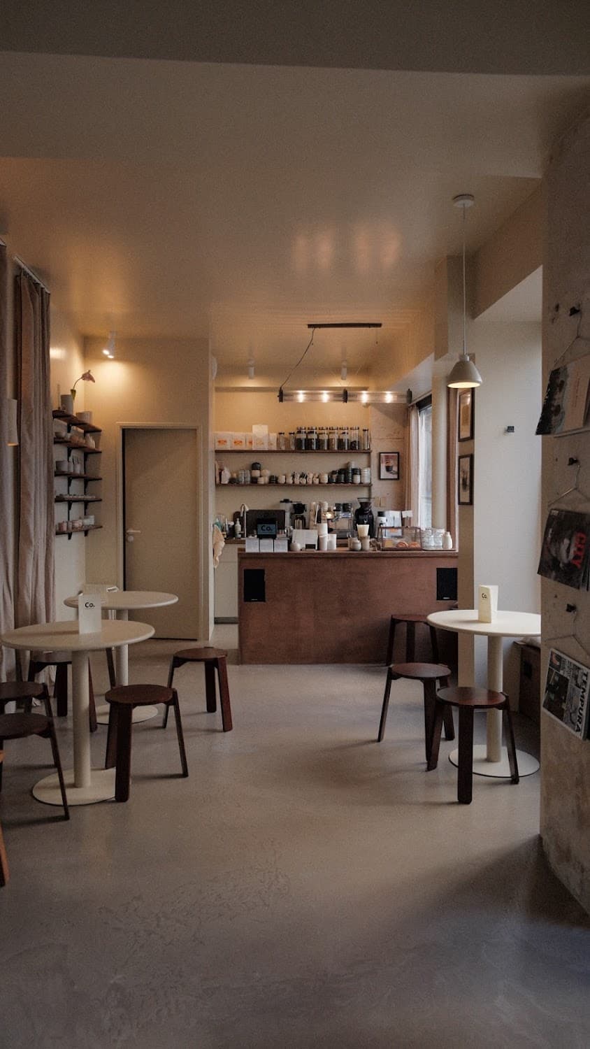 Co. coffee & craft — specialty coffee shop in Paris (photo 7)