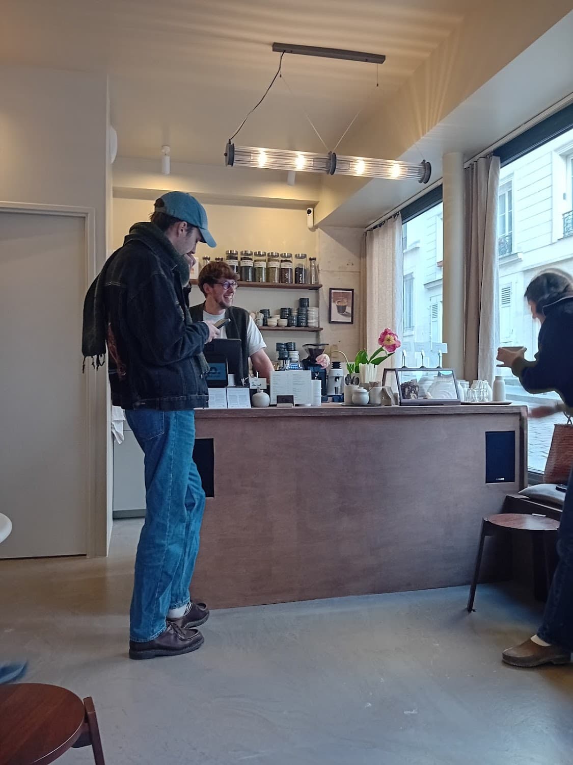 Co. coffee & craft — specialty coffee shop in Paris (photo 2)