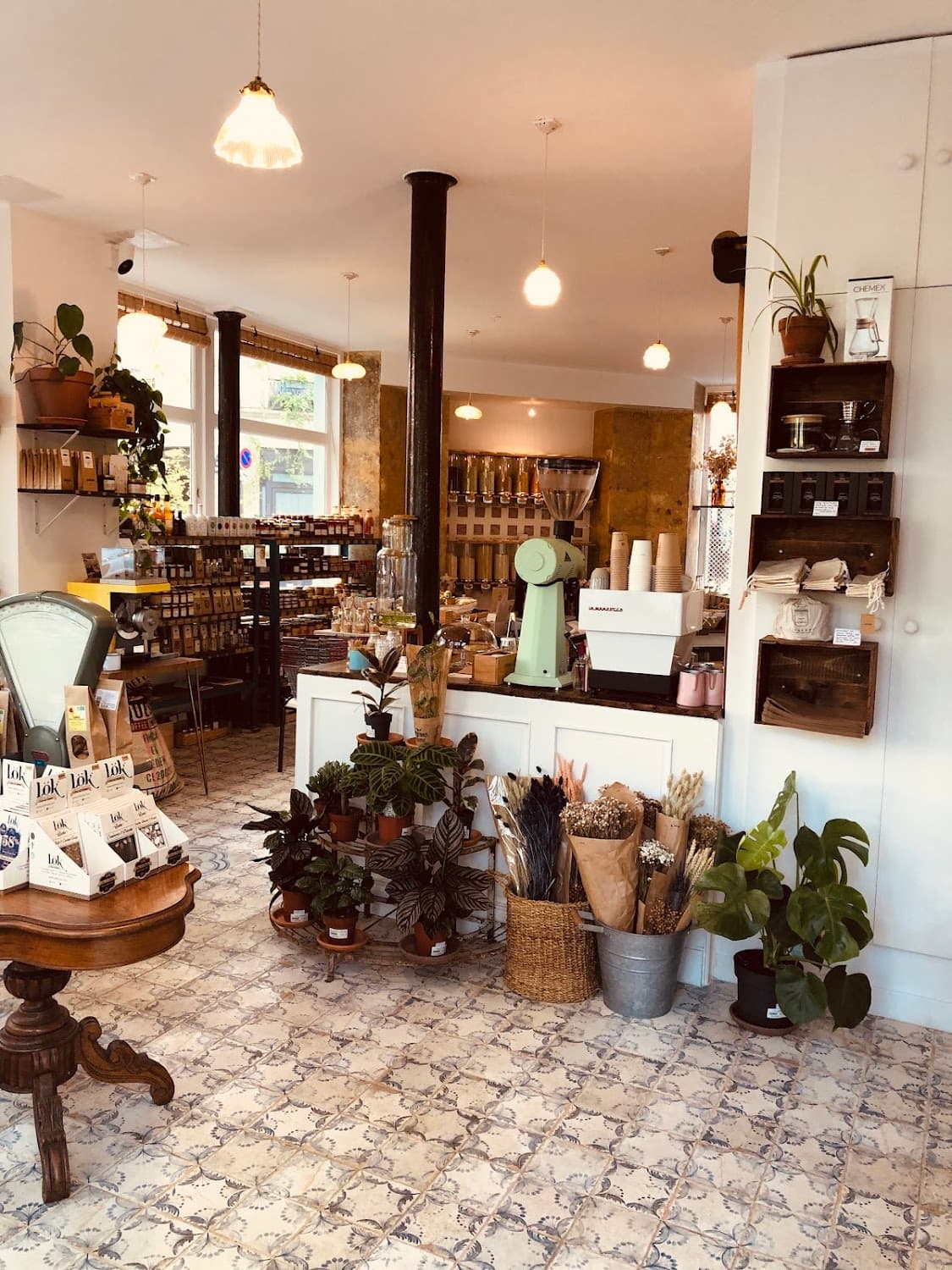 COEUR healthy epicerie — specialty coffee shop in Paris (photo 6)