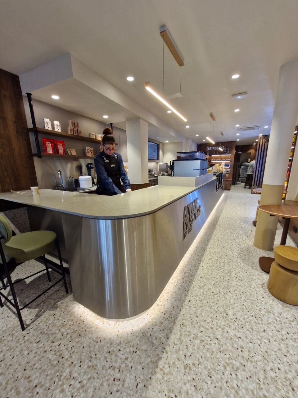 Coffee Island — specialty coffee shop in Paris (photo 1)