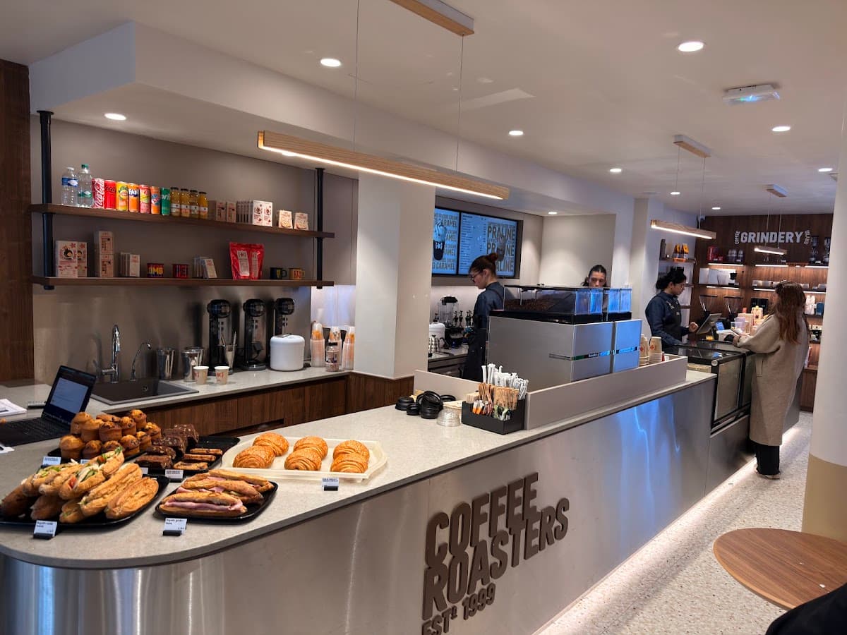 Coffee Island — specialty coffee shop in Paris (photo 4)