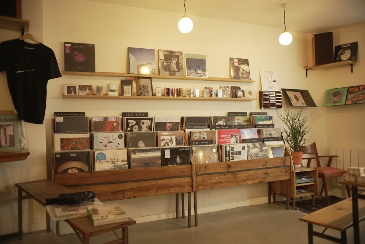COMETS · Café & disques — specialty coffee shop in Paris (photo 4)