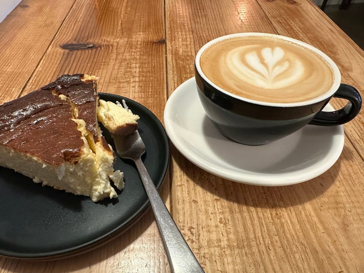 COMETS · Café & disques — specialty coffee shop in Paris (photo 7)